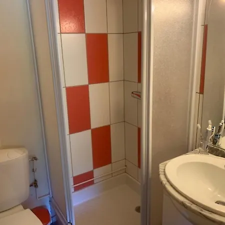 Apartment F2 De 38m² Au Pied Des Pistes Du Mont-dore, 6 Couchages, Local A Skis - Fr-1-415-115 Le Mont-Dore